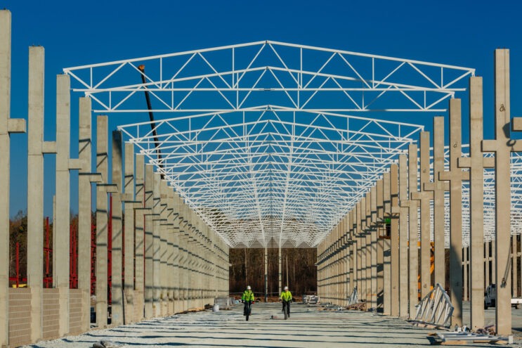 Steel trusses & frames: design and fabrication. Metal trusses